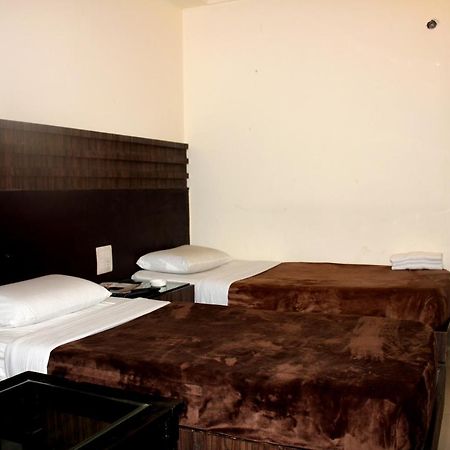 Hotel Aman Deluxe à New Delhi Extérieur photo