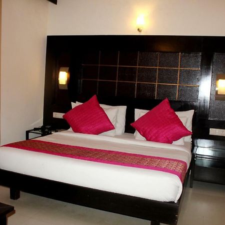 Hotel Aman Deluxe à New Delhi Extérieur photo