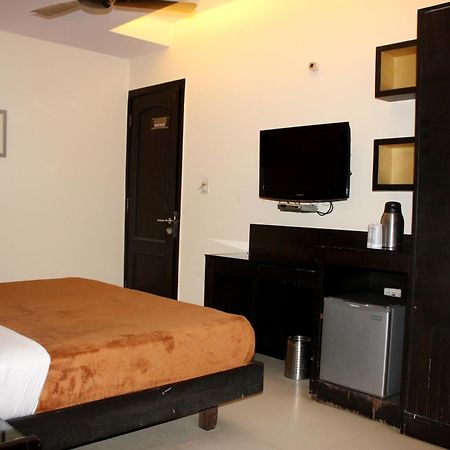 Hotel Aman Deluxe à New Delhi Extérieur photo