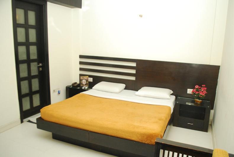 Hotel Aman Deluxe à New Delhi Extérieur photo