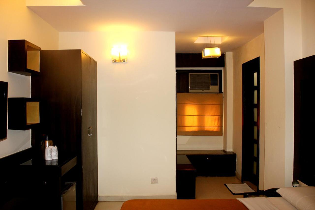 Hotel Aman Deluxe à New Delhi Extérieur photo