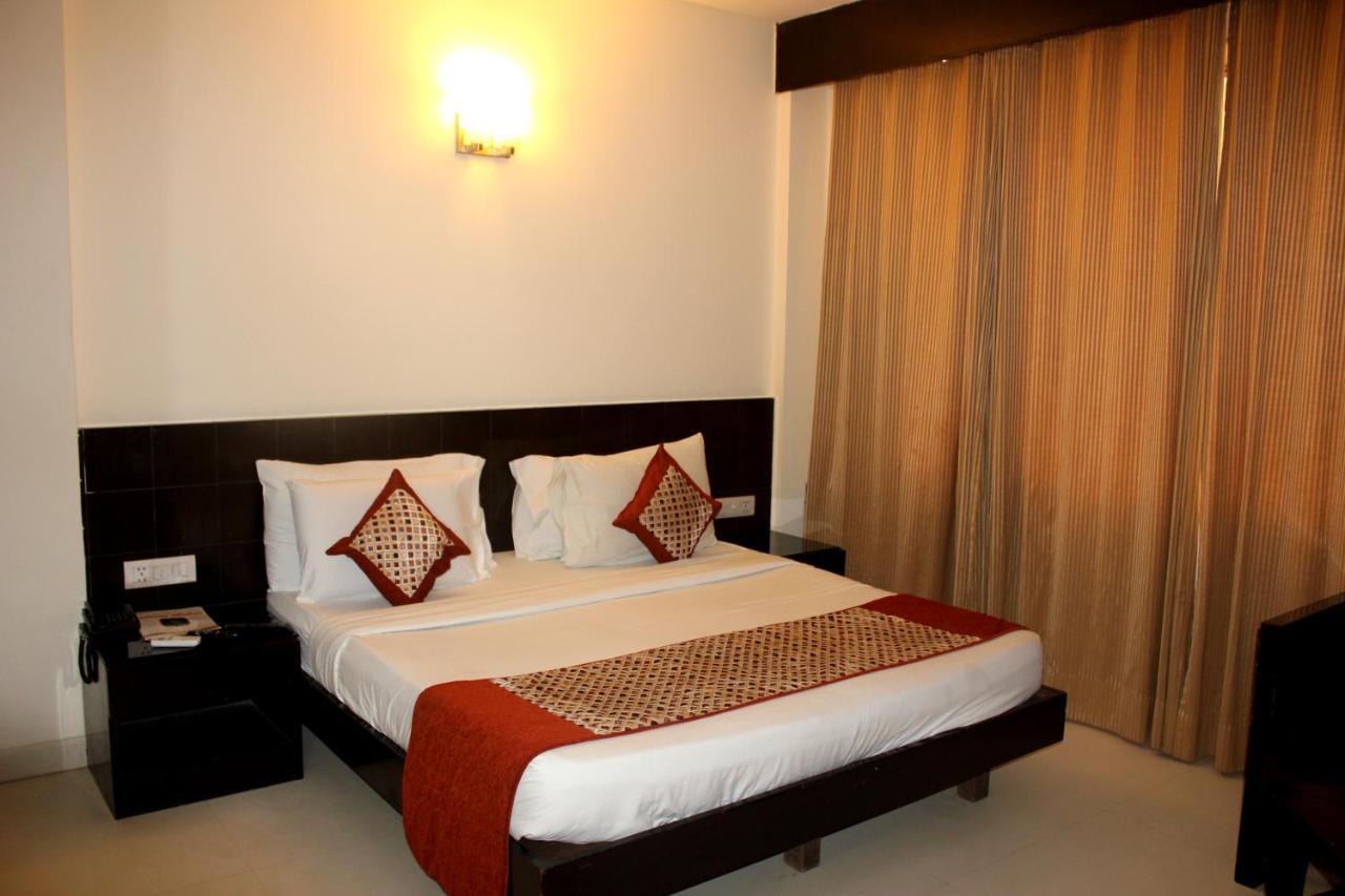 Hotel Aman Deluxe à New Delhi Extérieur photo