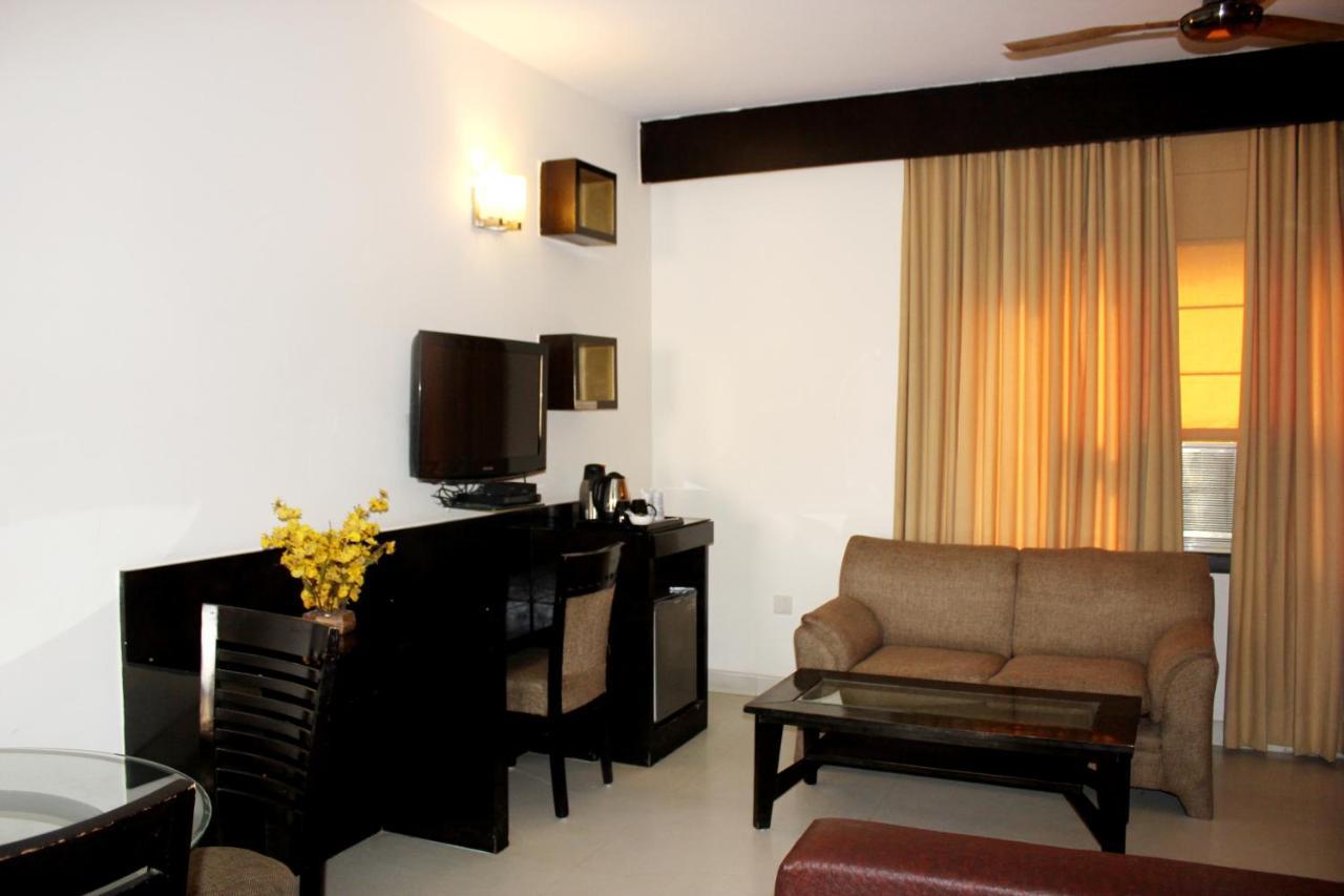 Hotel Aman Deluxe à New Delhi Extérieur photo