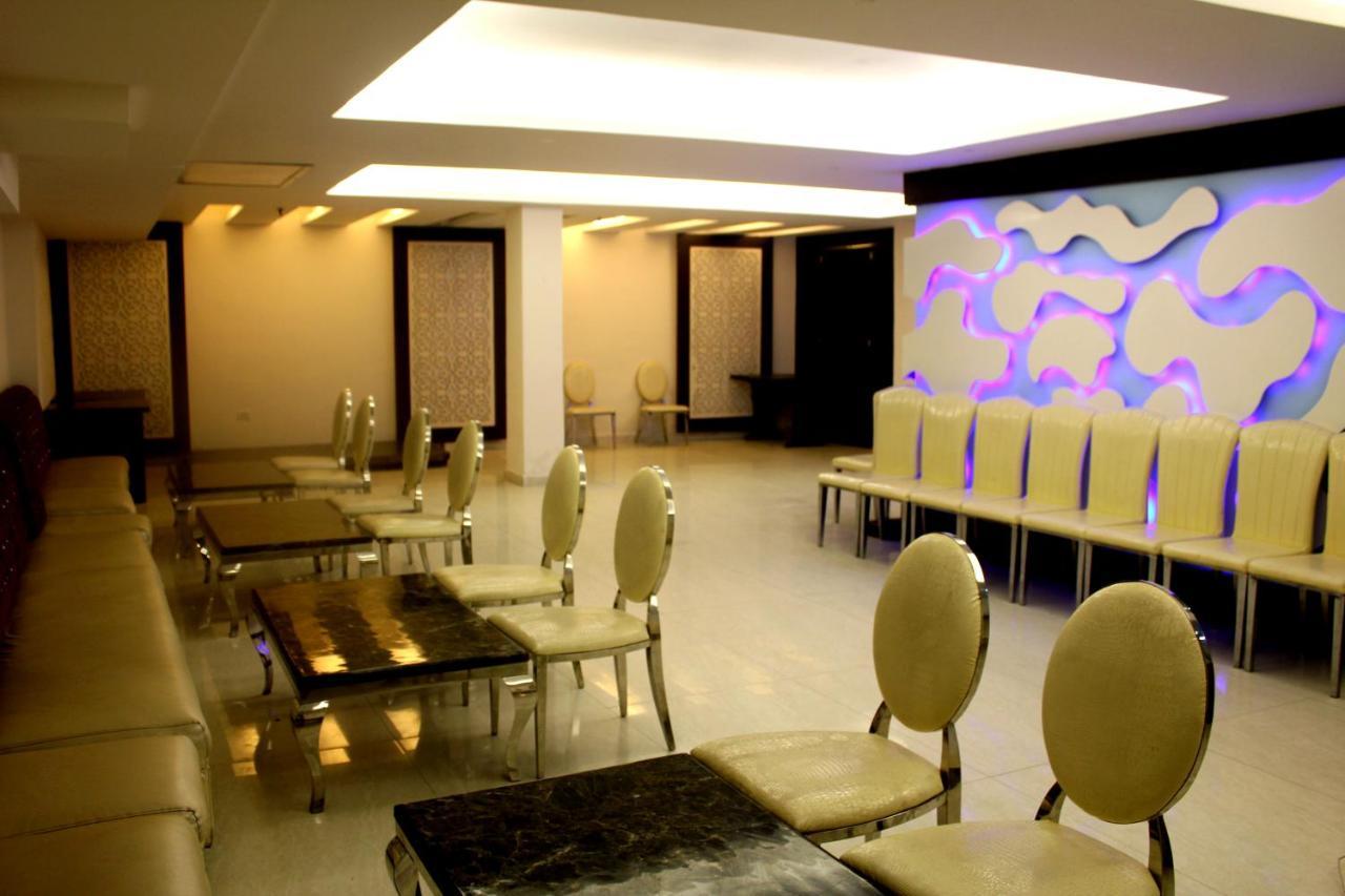 Hotel Aman Deluxe à New Delhi Extérieur photo