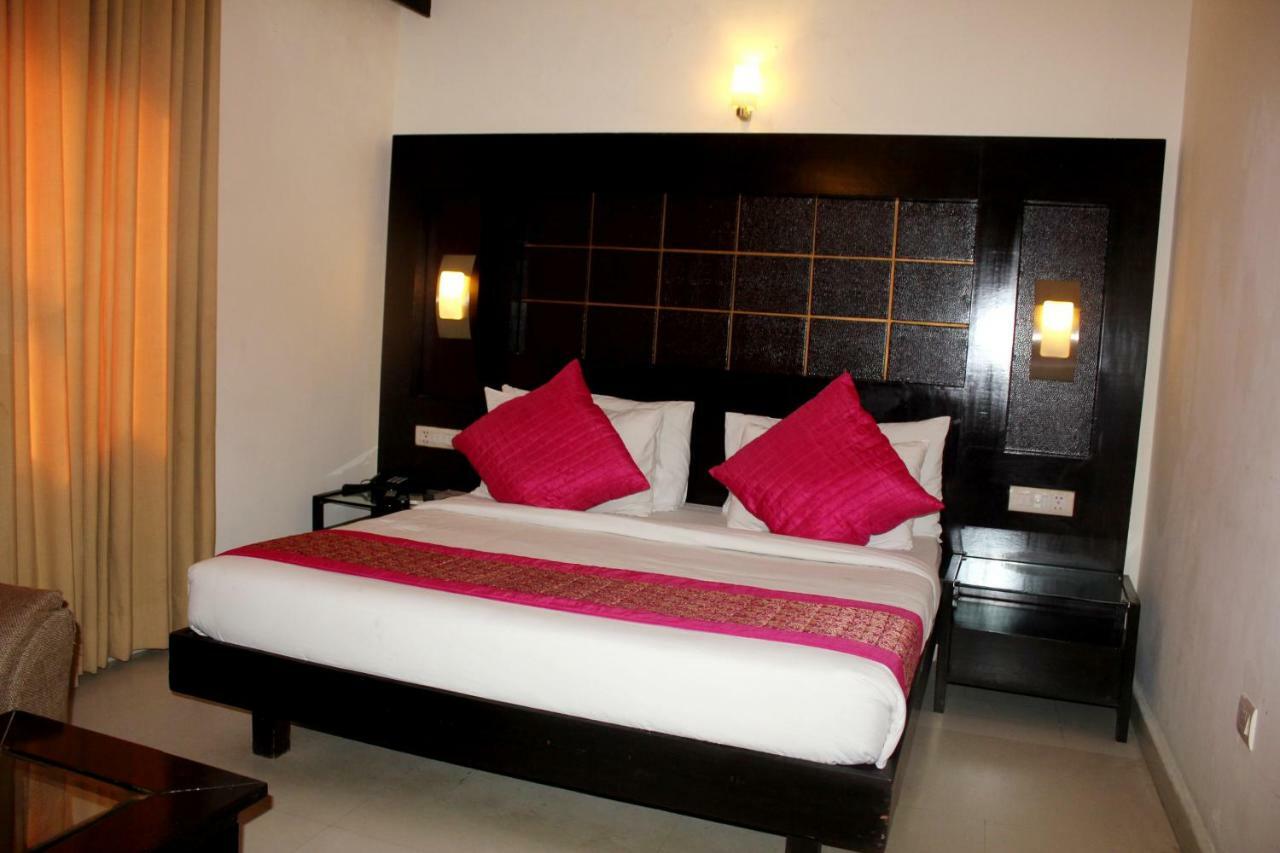 Hotel Aman Deluxe à New Delhi Extérieur photo