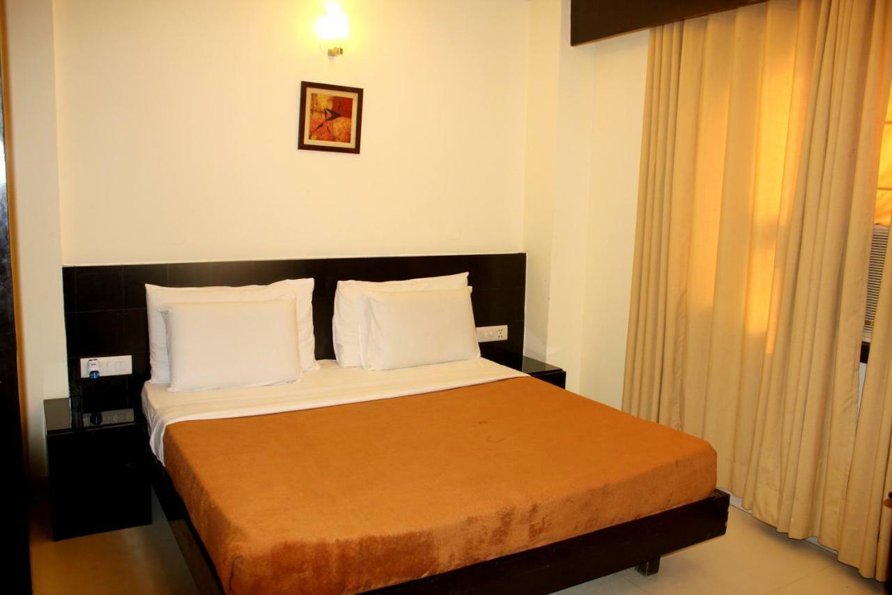 Hotel Aman Deluxe à New Delhi Extérieur photo